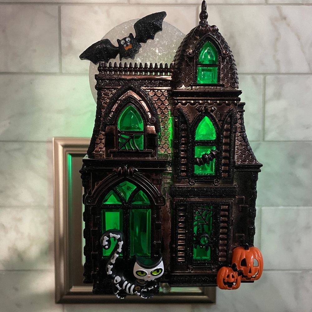 BATH & BODY WORKS Halloween Haunted House Wallflower Nightlight RARE BNWOT